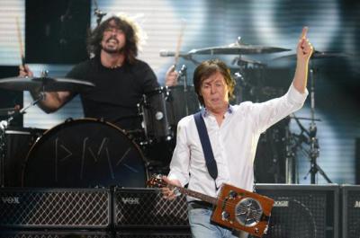 12-12-12 - sir paul & dave grohl