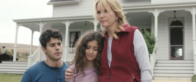 Jayson Blair, Annabelle Kavanaugh, Lea Thompson (l. to r.) in THE DOG LOVER