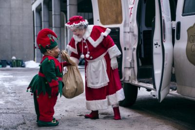 Tony Cox and Kathy Bates (l. to r.) in BAD SANTA 2